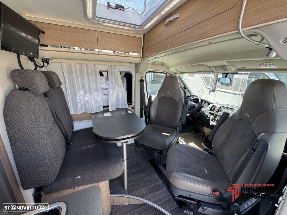 Adria Twin 600 SP cama transversal - 18