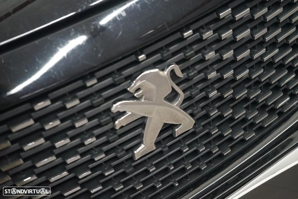 Peugeot 2008 1.2 PureTech Allure - 8