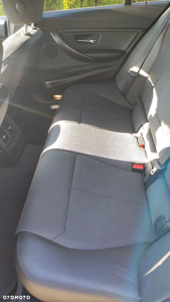 BMW Seria 3 318d - 11