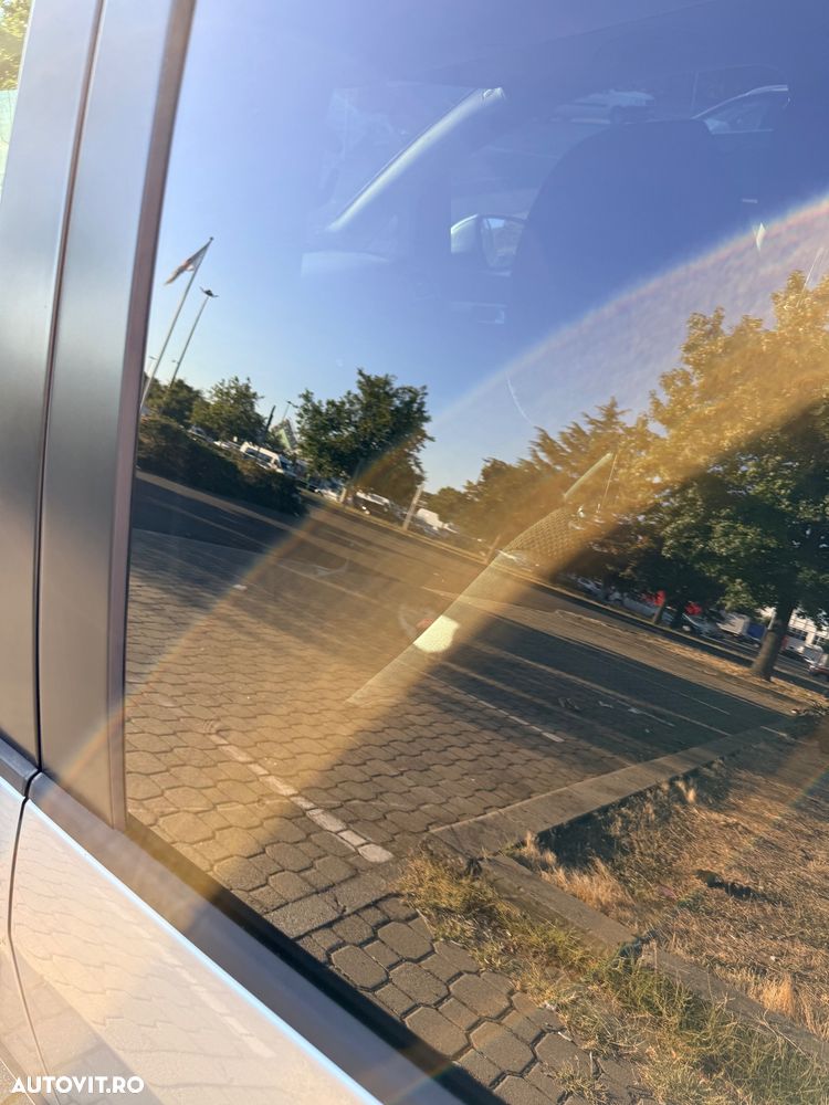 Volkswagen Touran 1.6 TDI DSG Trendline - 16