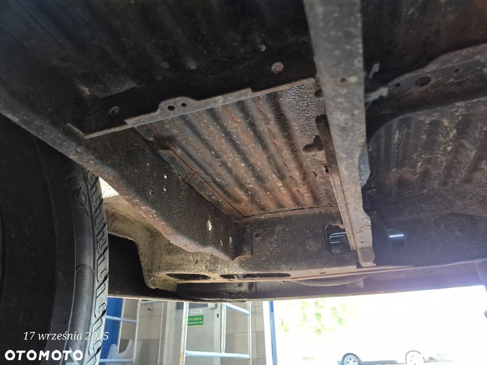 Volkswagen Caravelle GL - 29