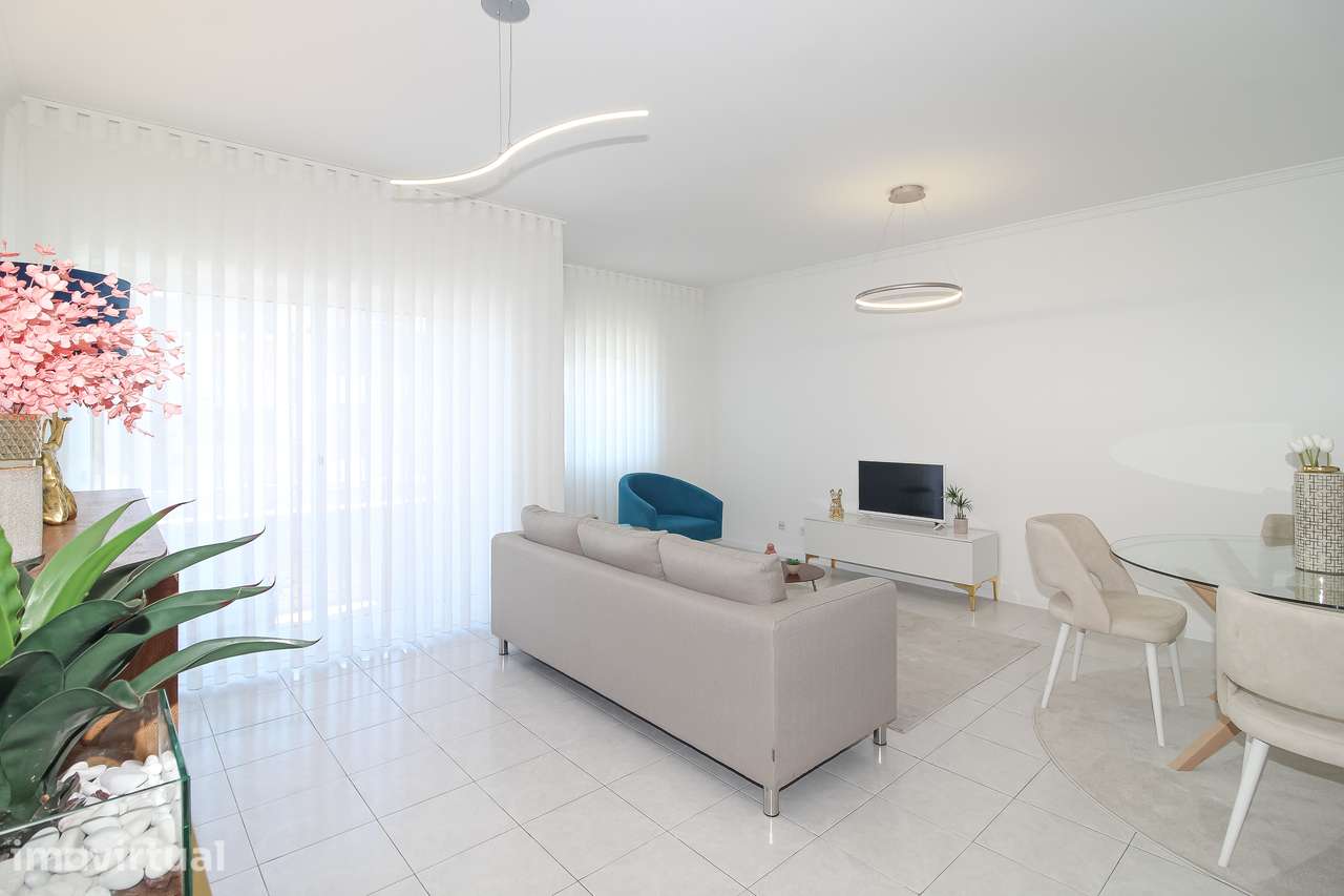 Apartamento T2 | Último Piso | Duas Frentes | Garagem | Valongo - Grande imagem: 3/21
