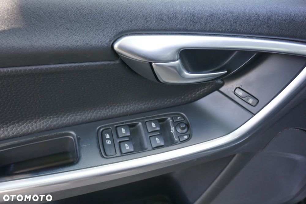 Volvo V60 D2 Momentum - 18