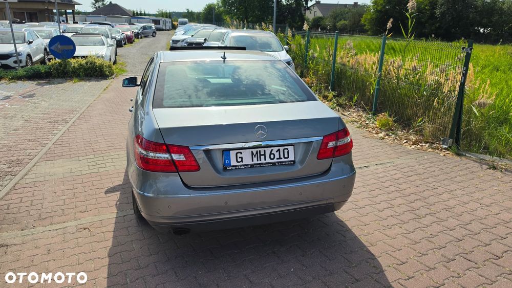 Mercedes-Benz Klasa E 250 CGI BlueEFFICIENCY 7G-TRONIC Elegance - 22