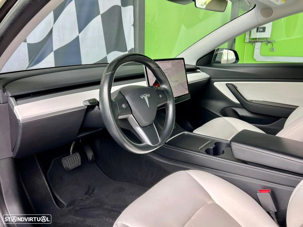 Tesla Model 3 Standard Range Plus RWD — fotografia 6