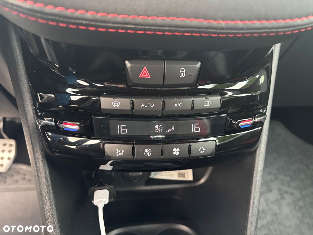 Peugeot 208 1.6 THP GTi - 21