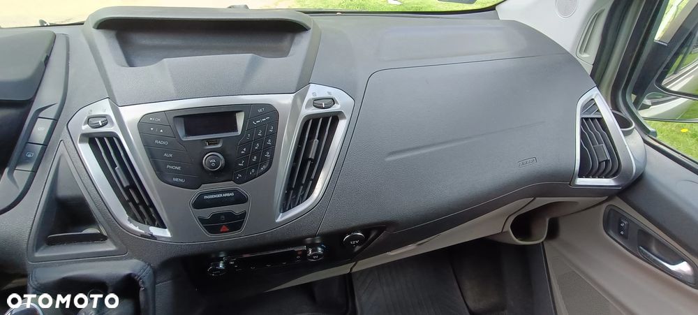 Ford Tourneo Custom - 36