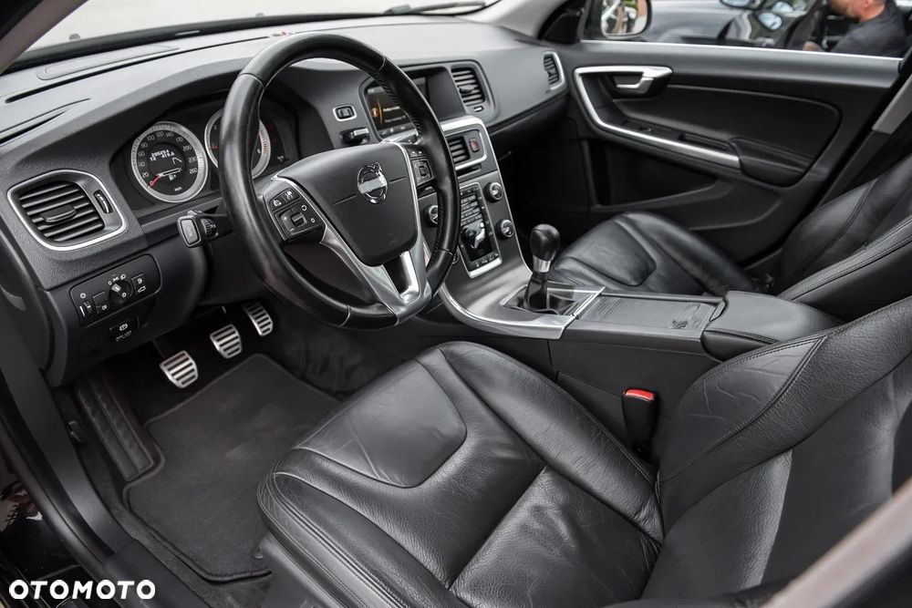 Volvo V60 D2 Summum - 15