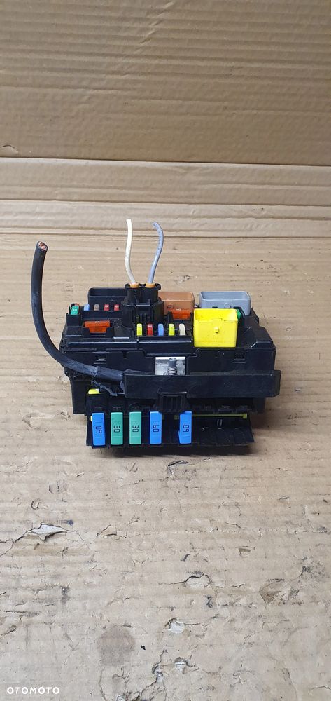 Moduł sterownik BSM skrzynka bezpieczników Citroen C3 II 9667199680 - 2