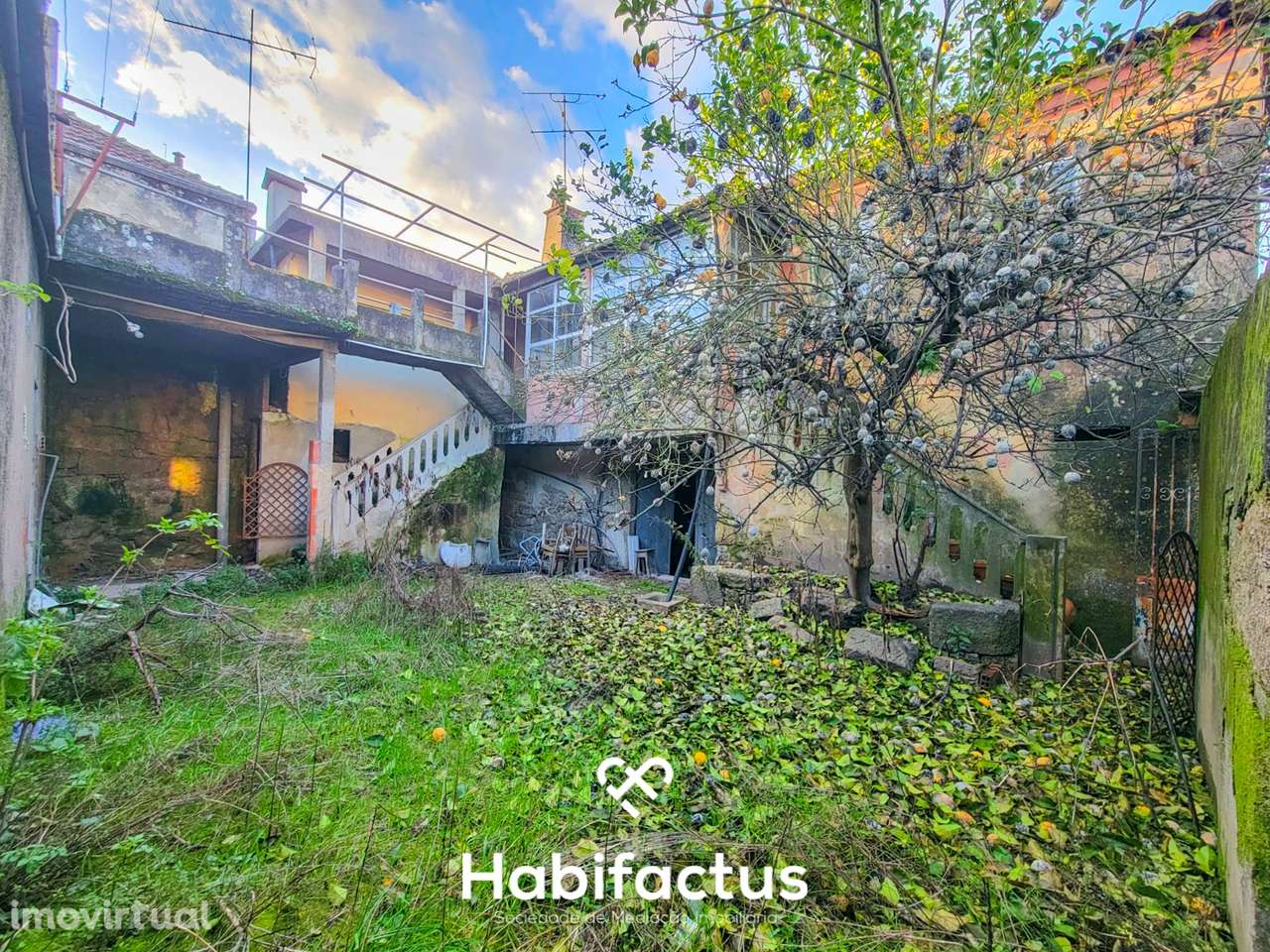 Moradia Isolada T6 para Reconstrução, com Jardim interior privado e Te - Grande imagem: 3/33