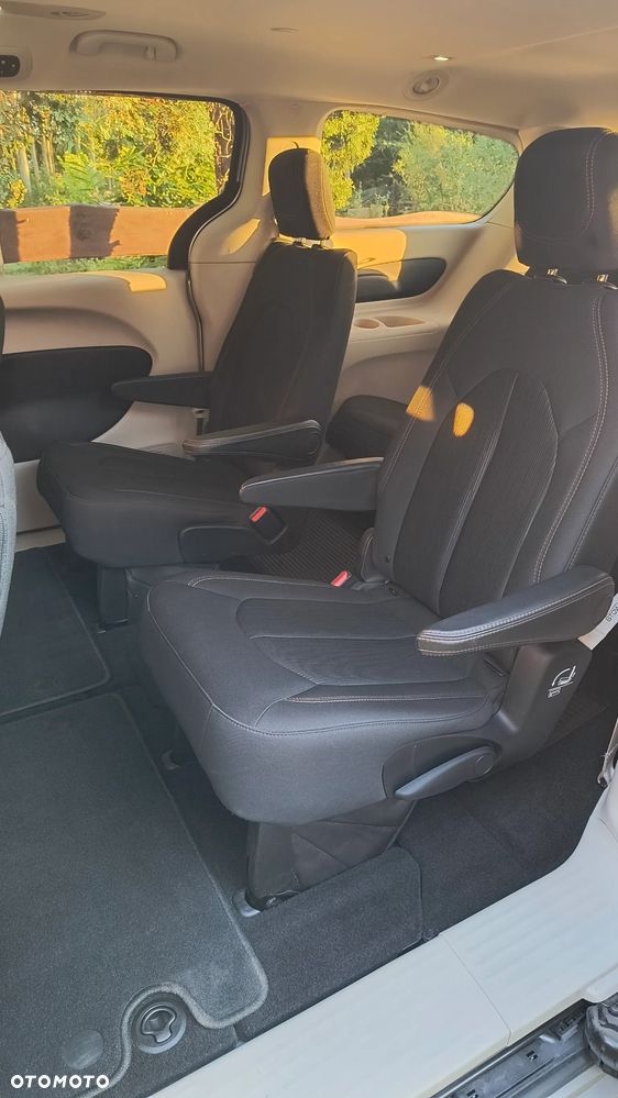 Chrysler Pacifica - 10