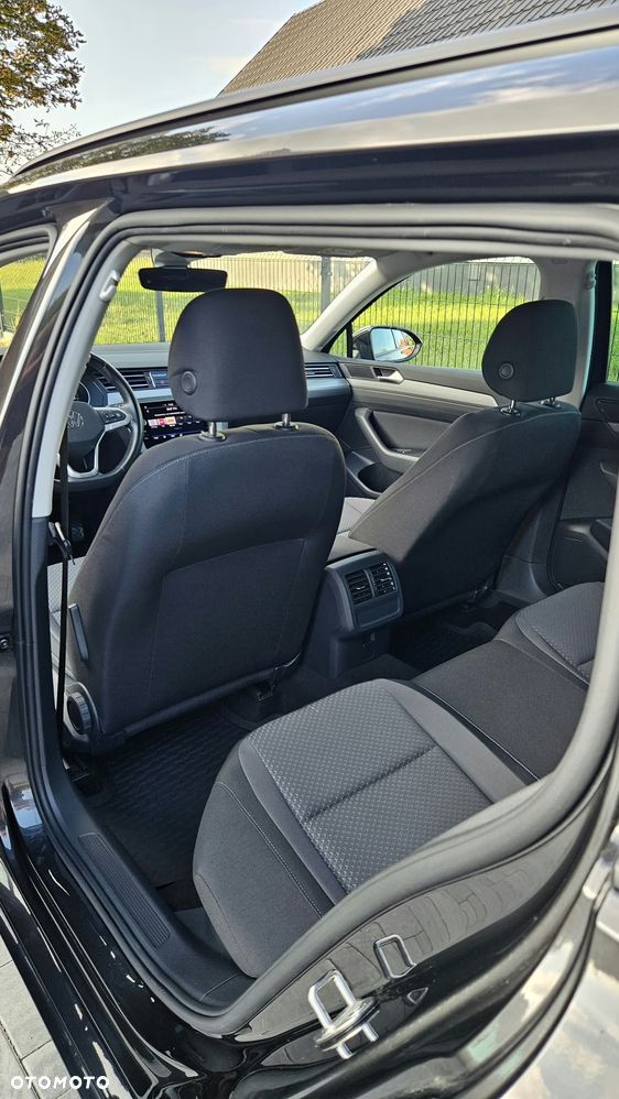 Volkswagen Passat Variant 2.0 TDI EVO Elegance DSG - 17