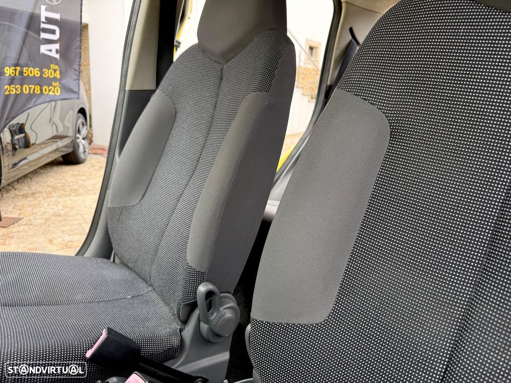 Peugeot 107 1.0 Urban - 40