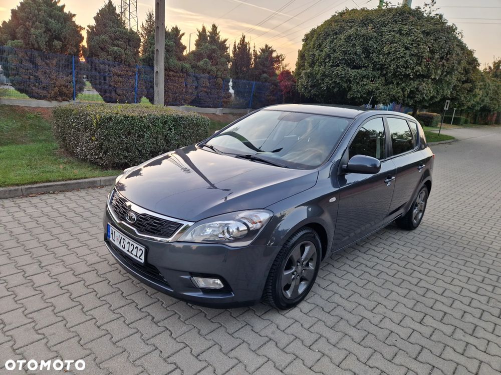 Kia Ceed - 8