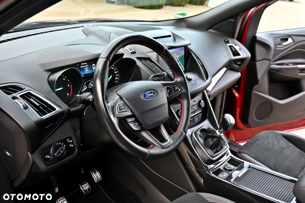 Ford Kuga 2.0 TDCi 4x4 ST-Line - 36