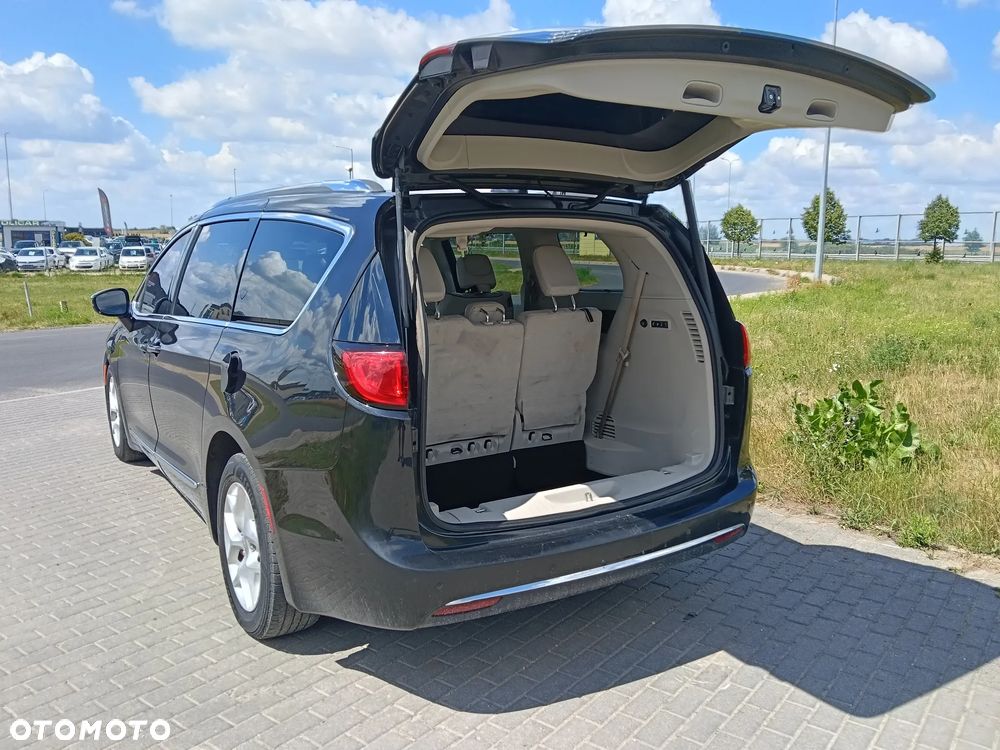 Chrysler Pacifica - 14