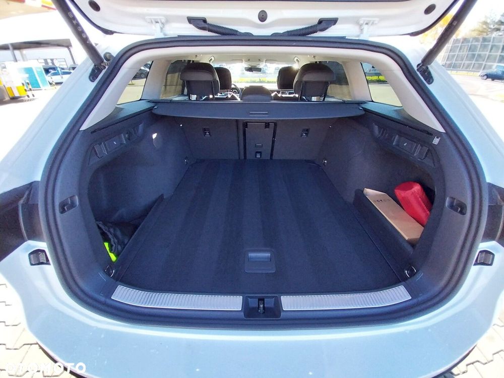 Volkswagen Passat - 10