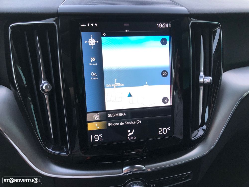 Volvo XC 60 2.0 T8 PHEV Momentum Plus AWD - 24