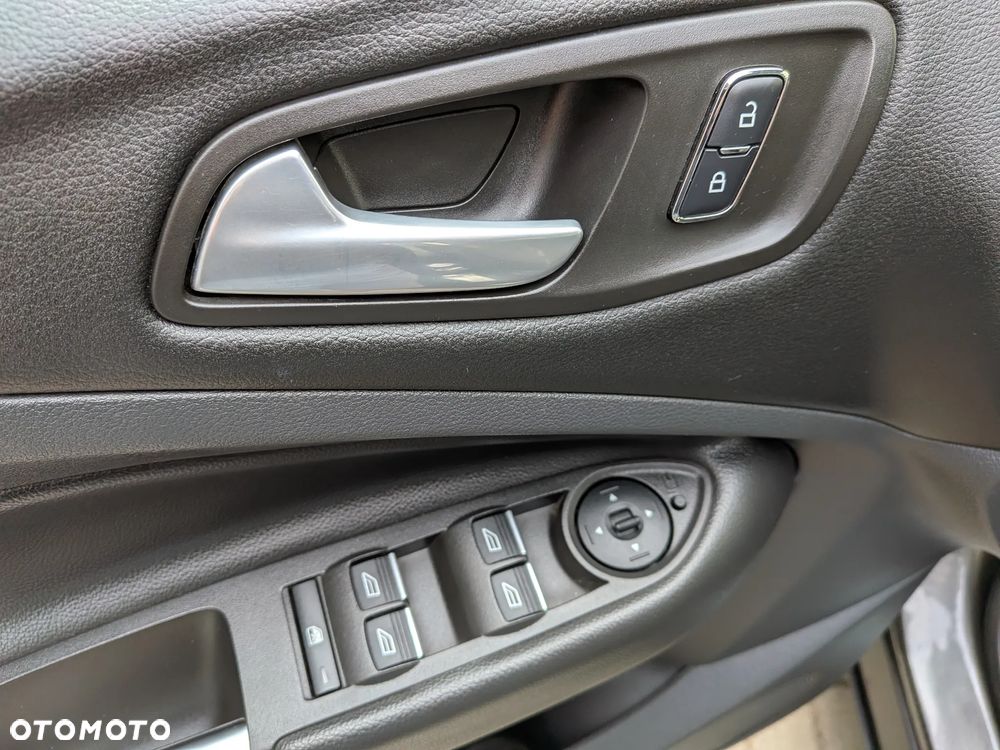 Ford Kuga - 12
