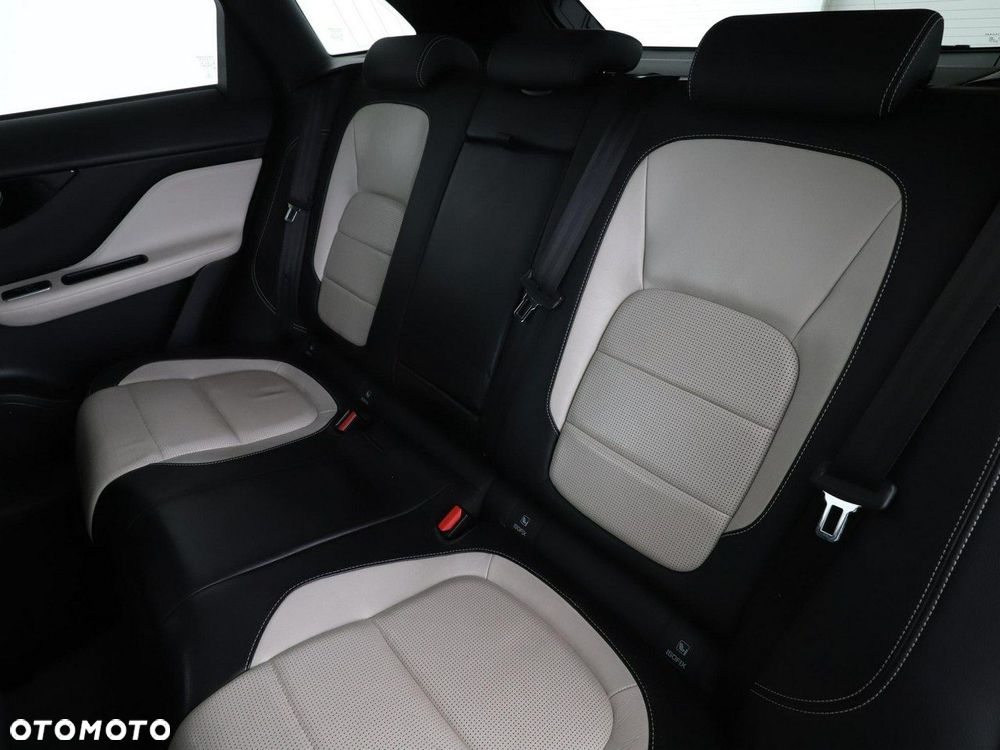 Jaguar F-Pace 2.0 i4D AWD R-Sport - 17