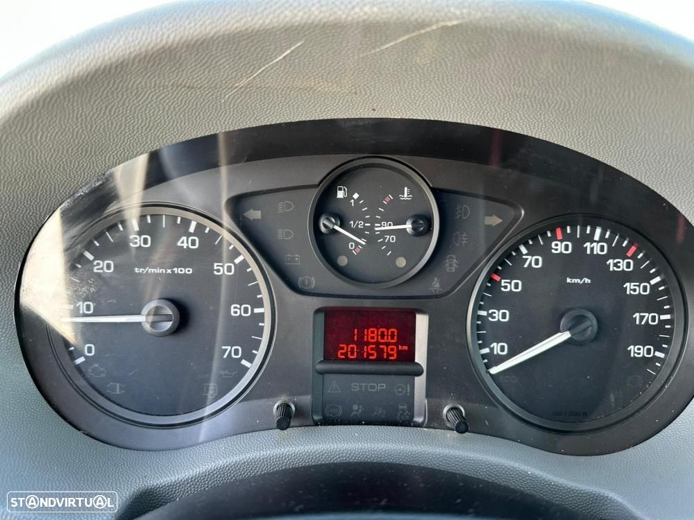 Peugeot Expert 2.0 HDi 3 Lugares - 17