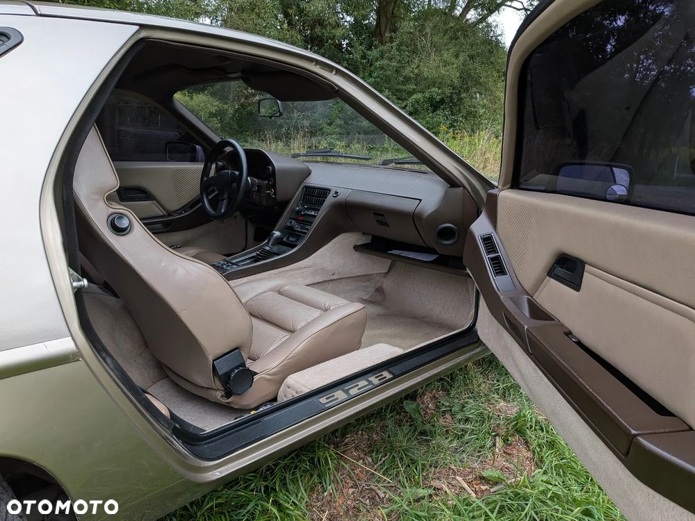 Porsche 928 - 8