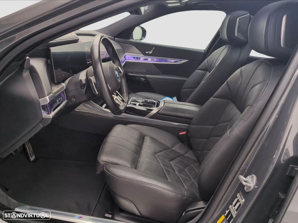 BMW i7 - 5