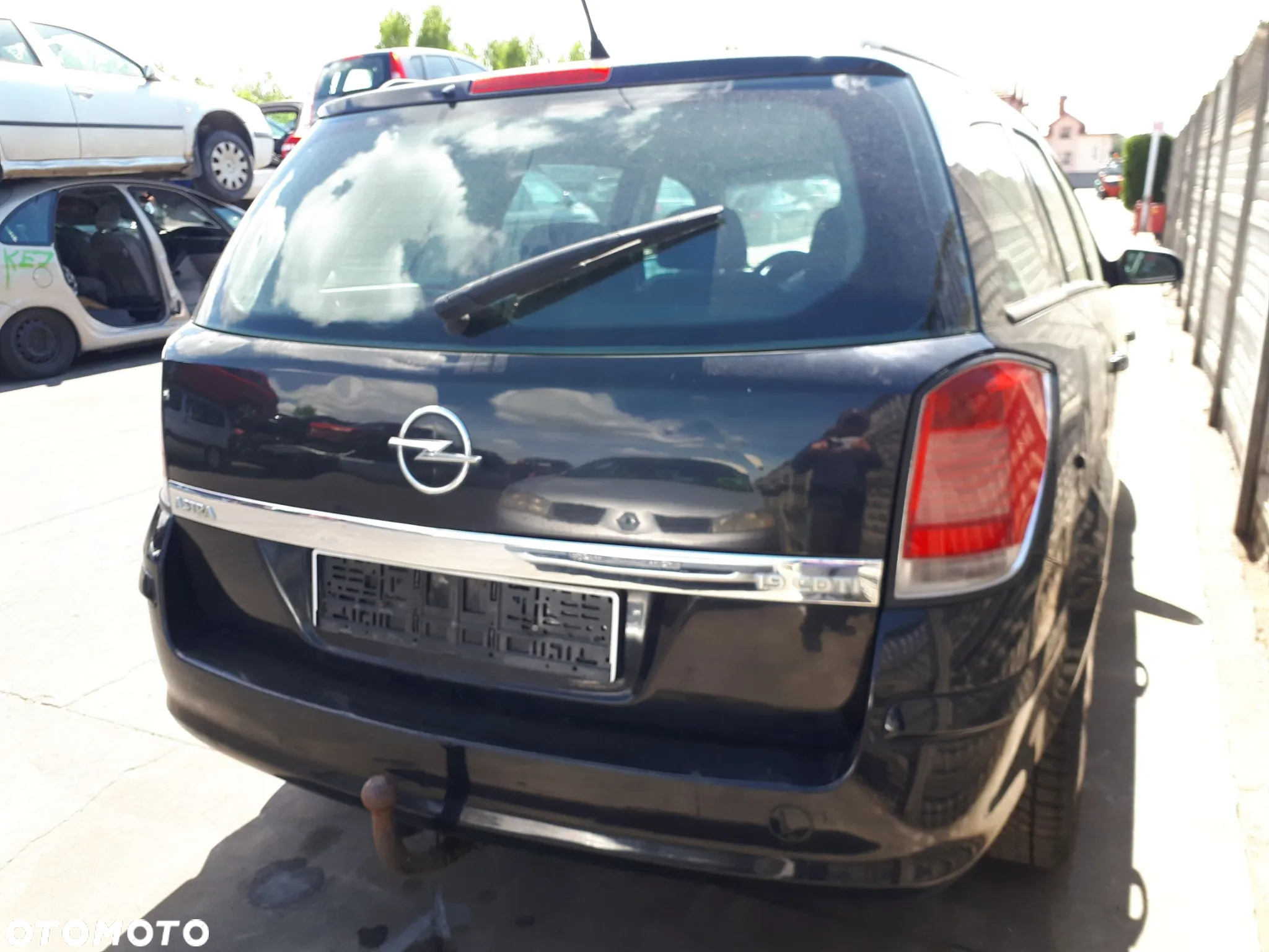 OPEL ASTRA H III 04-06 KOMBI 1,9 CDTI ALTERNATOR - 13