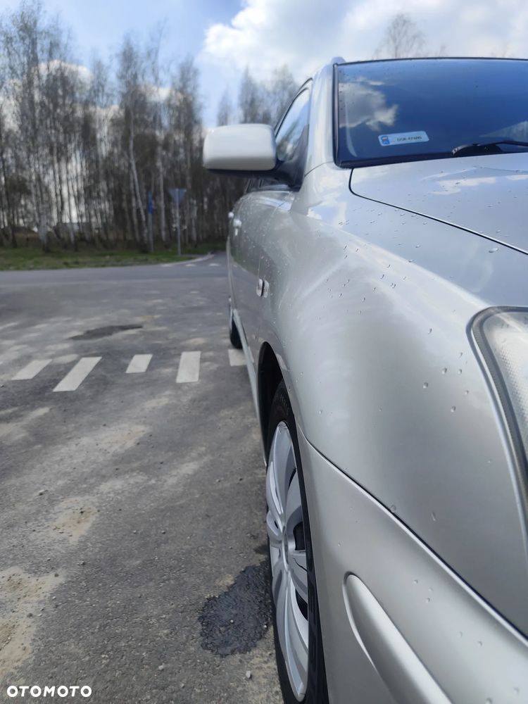 Toyota Avensis 1.8 VVT-i Luna - 17