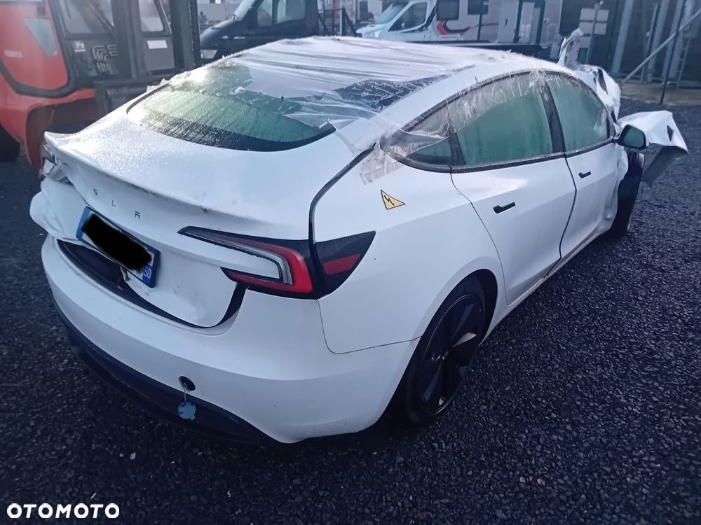 Tesla Model 3 - 3