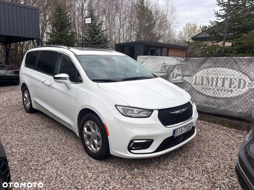 Chrysler Pacifica - 2