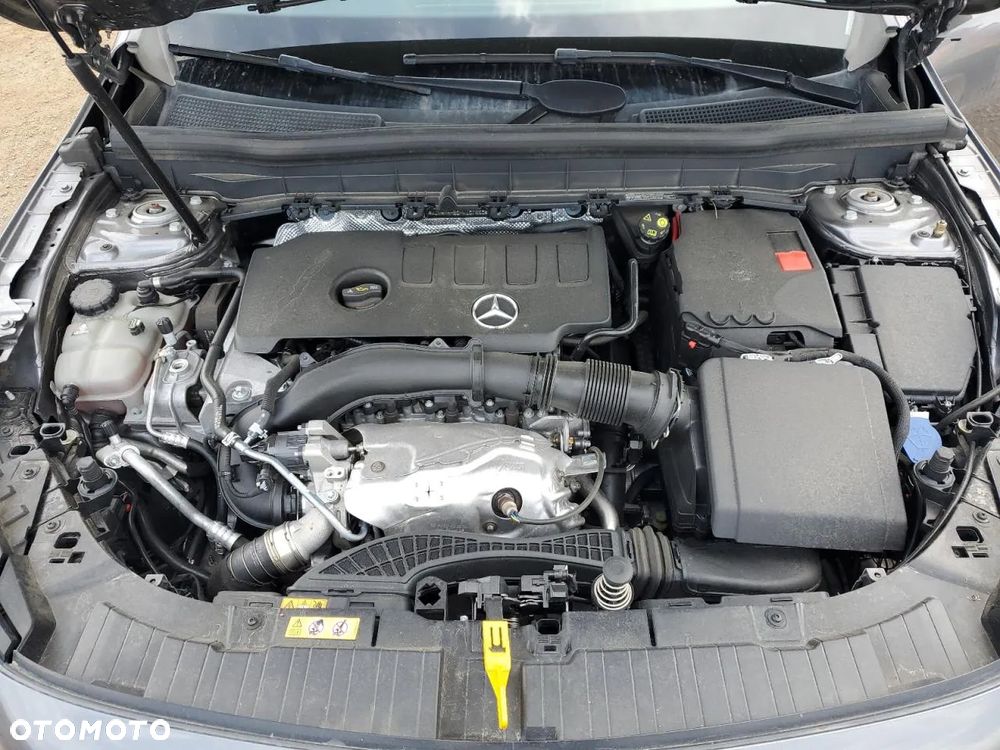 Mercedes-Benz GLB 250 4Matic 8G-DCT - 12