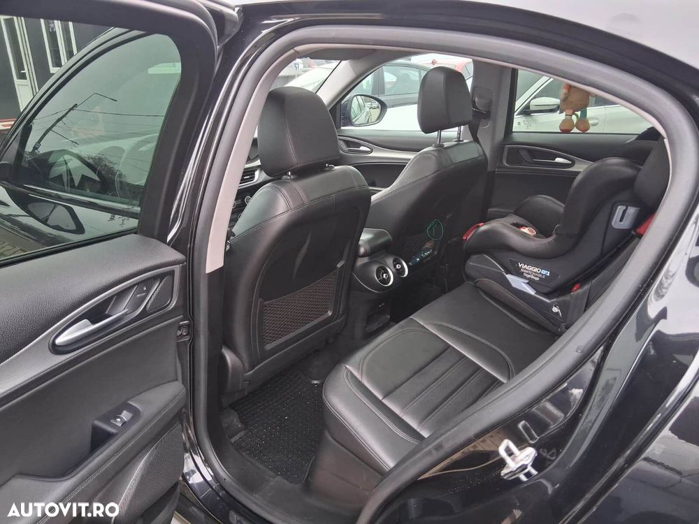 Alfa Romeo Stelvio - 8