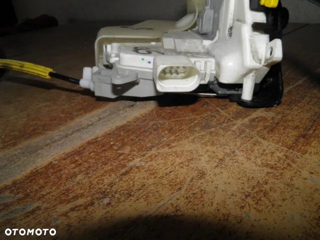 ZAMEK DRZWI AUDI A4 A5 Q5 LEWY PRZÓD 8J1837015C 7-pin - 5