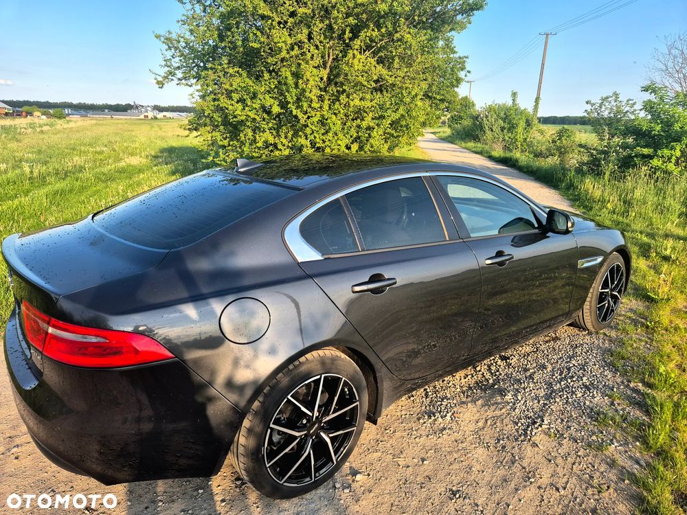 Jaguar XE 20d Prestige - 8