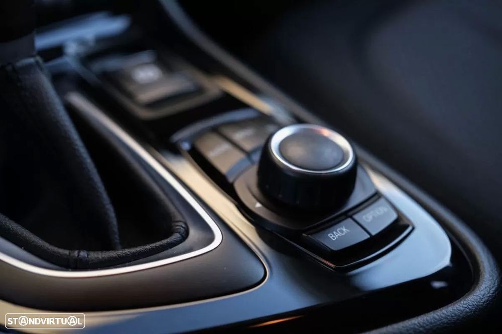 BMW 216 Active Tourer d Auto - 13