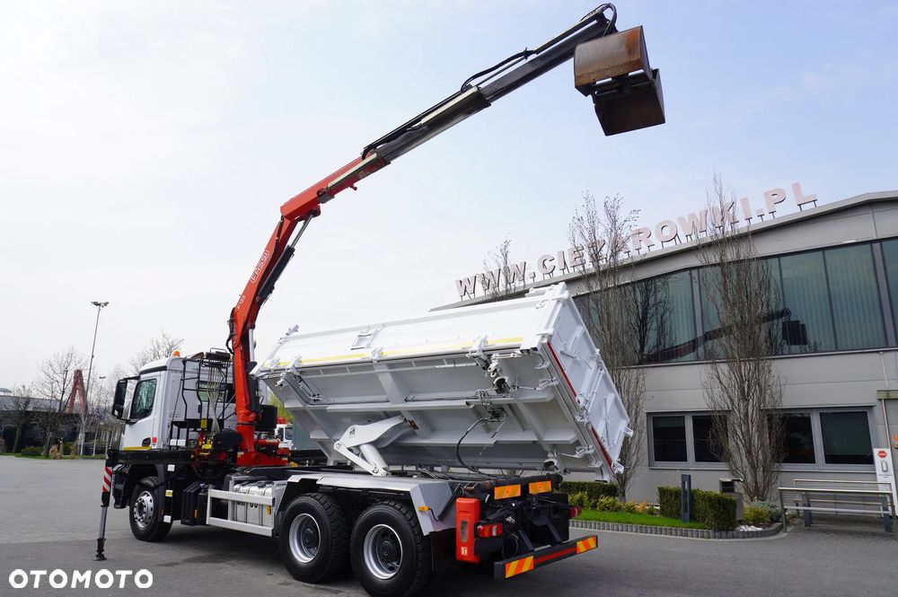 Mercedes-Benz Arocs 2636 / 6x4 / HDS Fassi / Wywrotka 3 str / Bortmatic_236398 - 8