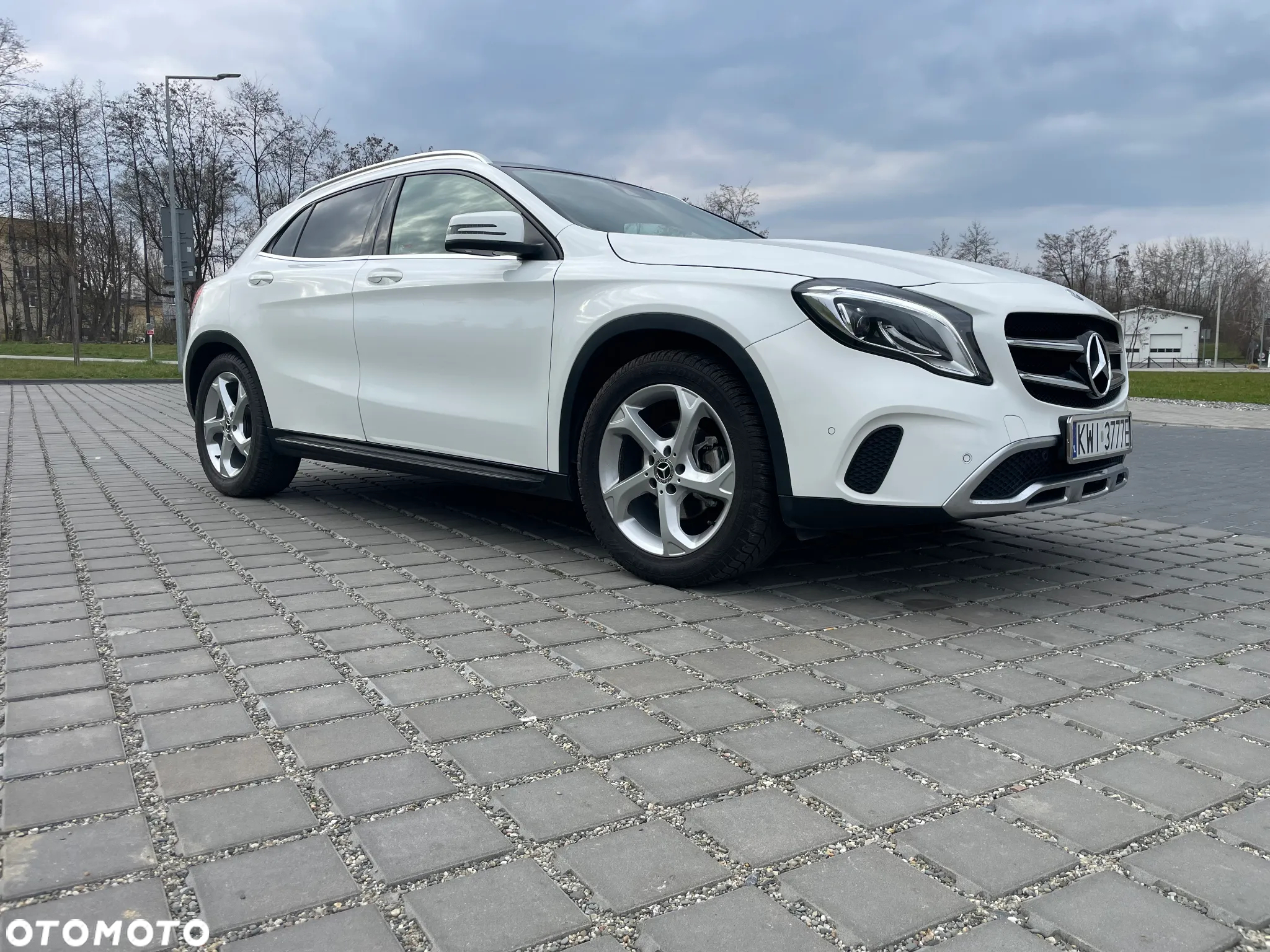 Mercedes-Benz GLA 180 7G-DCT - 3