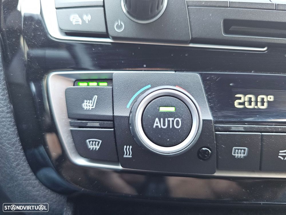 BMW 320 i Touring Pack Desportivo M - 20