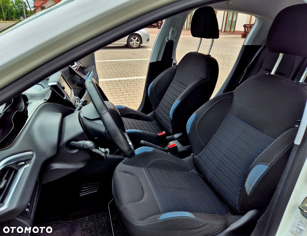 Peugeot 208 - 28