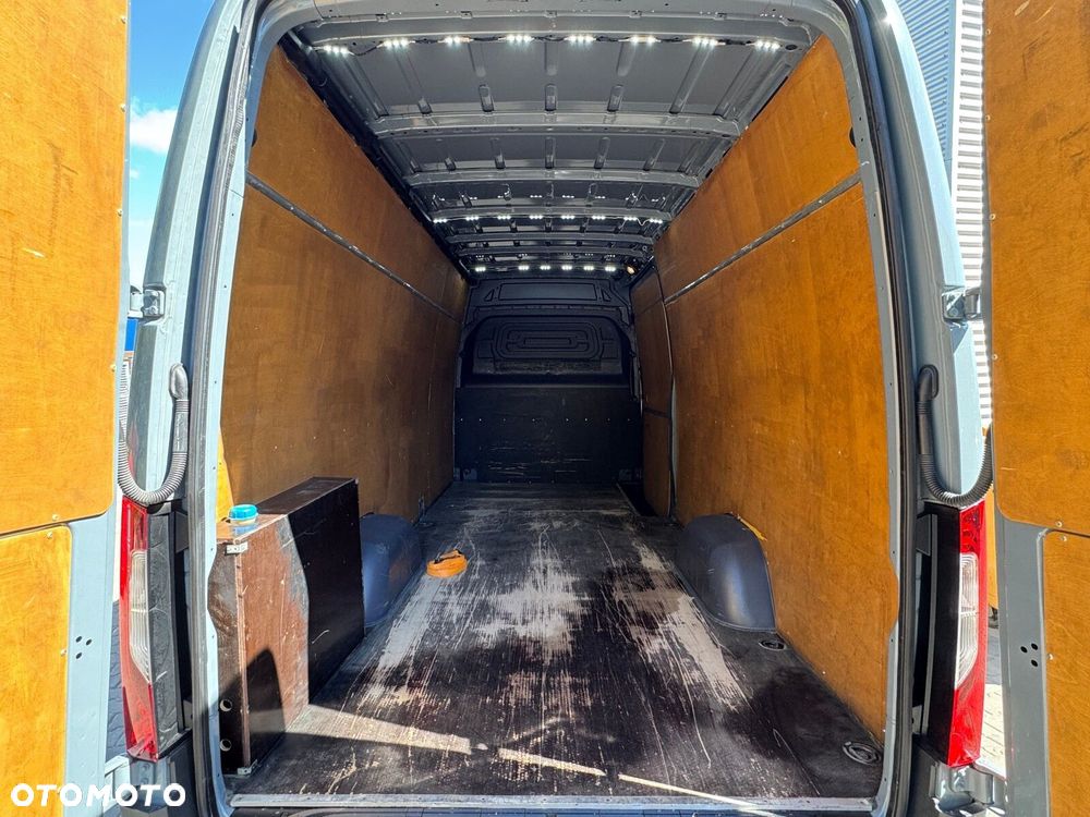 Mercedes-Benz Sprinter - 15