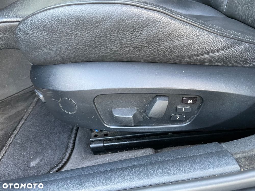 BMW Seria 3 330i - 9