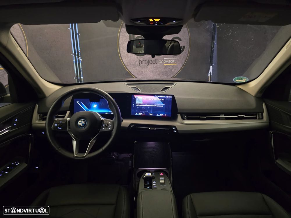 BMW iX1 xDrive30 - 11