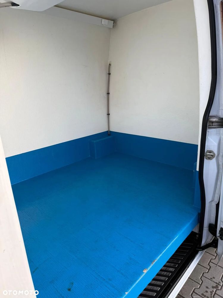 Mercedes-Benz Sprinter - 11