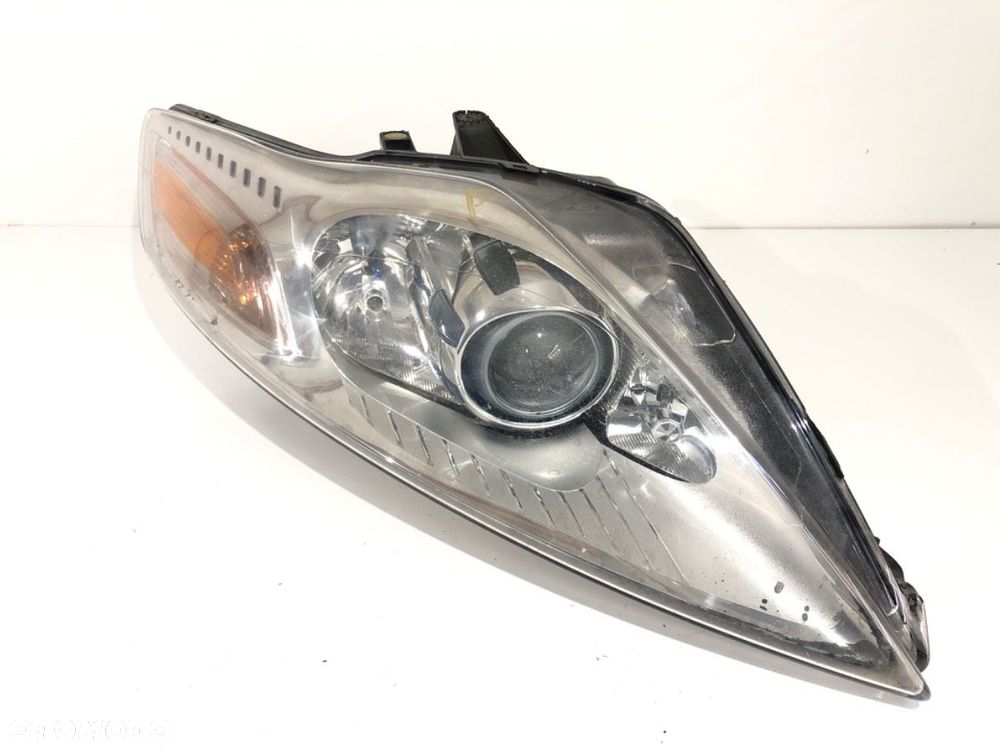 REFLEKTOR PRAWY PRZÓD  FORD MONDEO IV (BA7) 2007 - 2015 1.8 TDCi 92 kW [125 KM] olej napędowy 2007 - 2