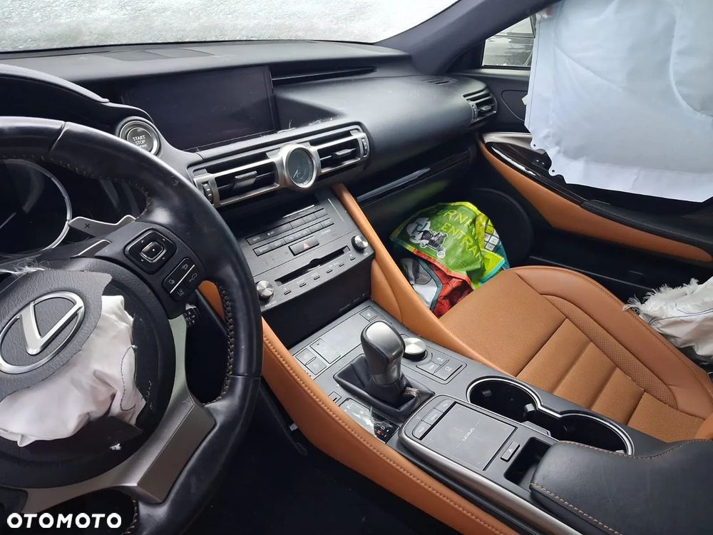 Lexus RC - 16