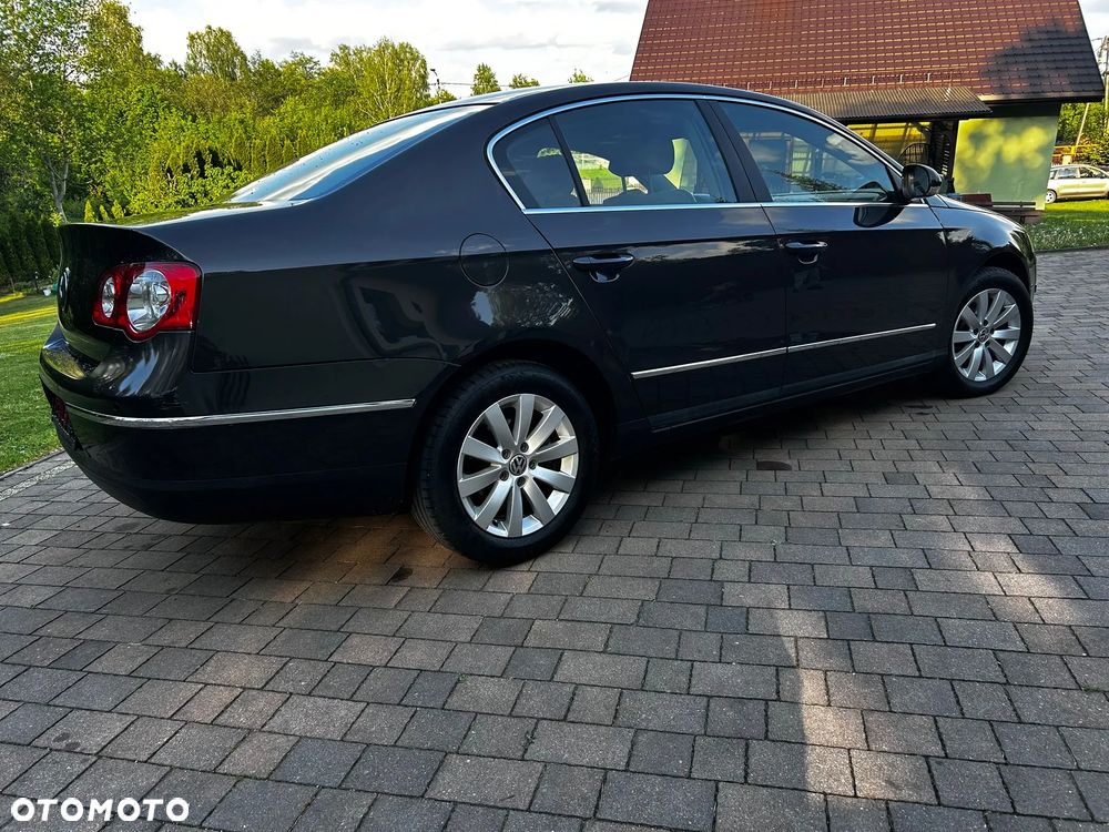Volkswagen Passat - 2