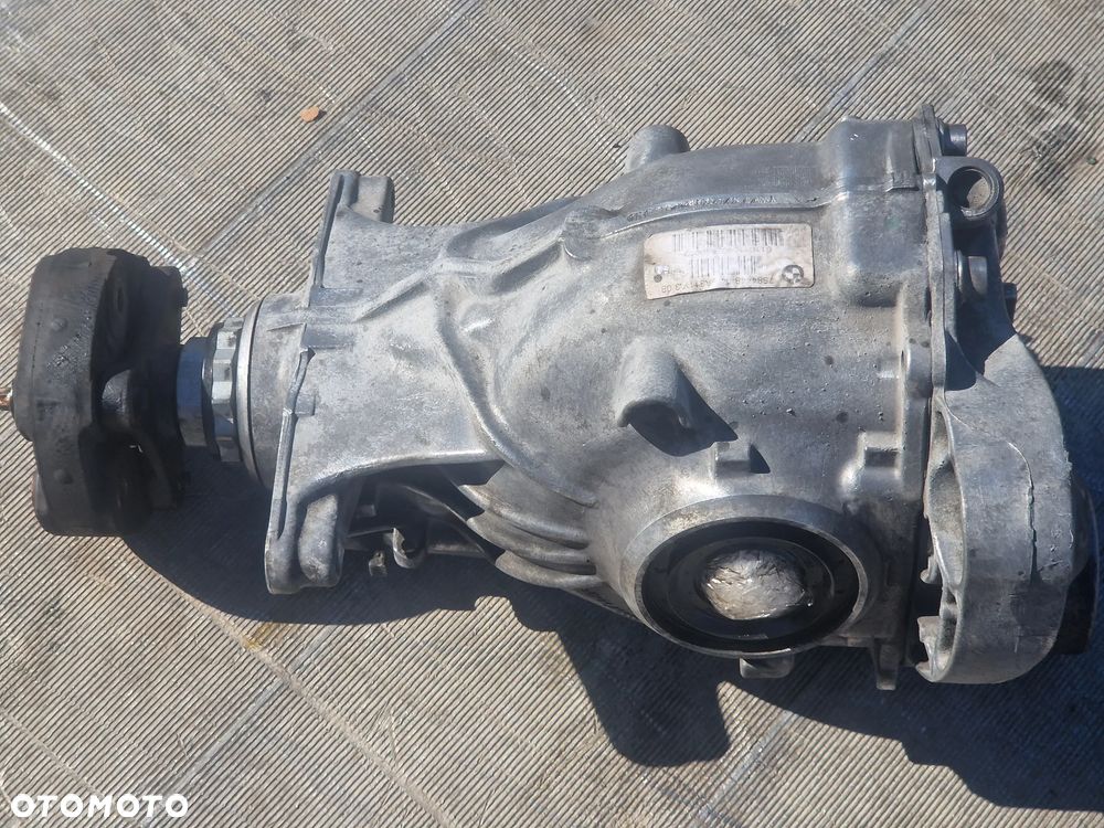 F10 F11 F01 F02 7584448 3.08 TYLNY DYFERENCJAŁ - 2