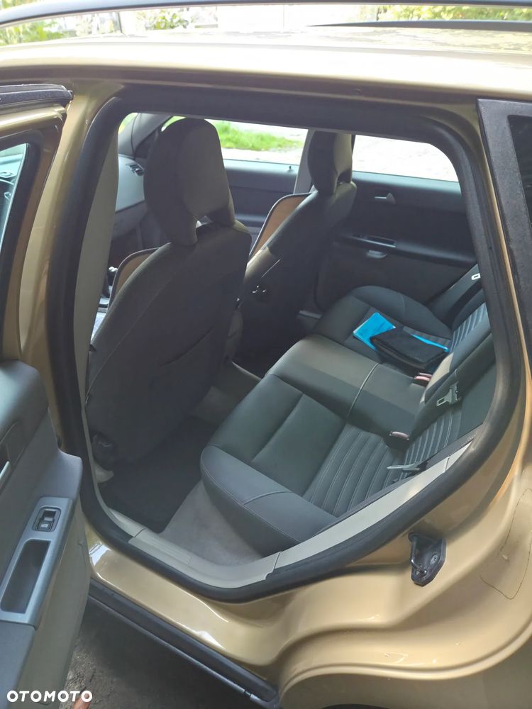 Volvo V50 1.6D - 10