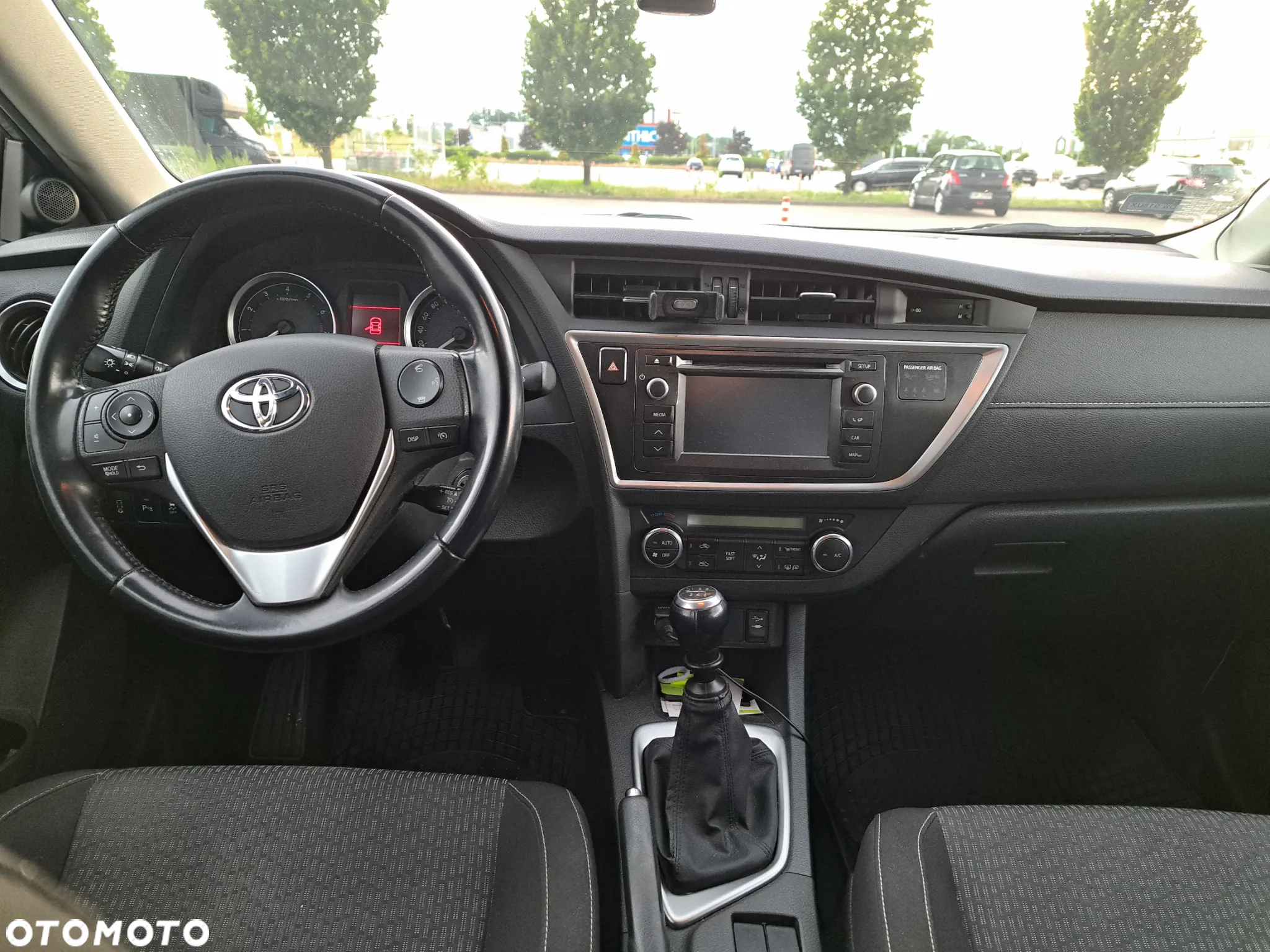 Toyota Auris 1.6 Premium + - 9